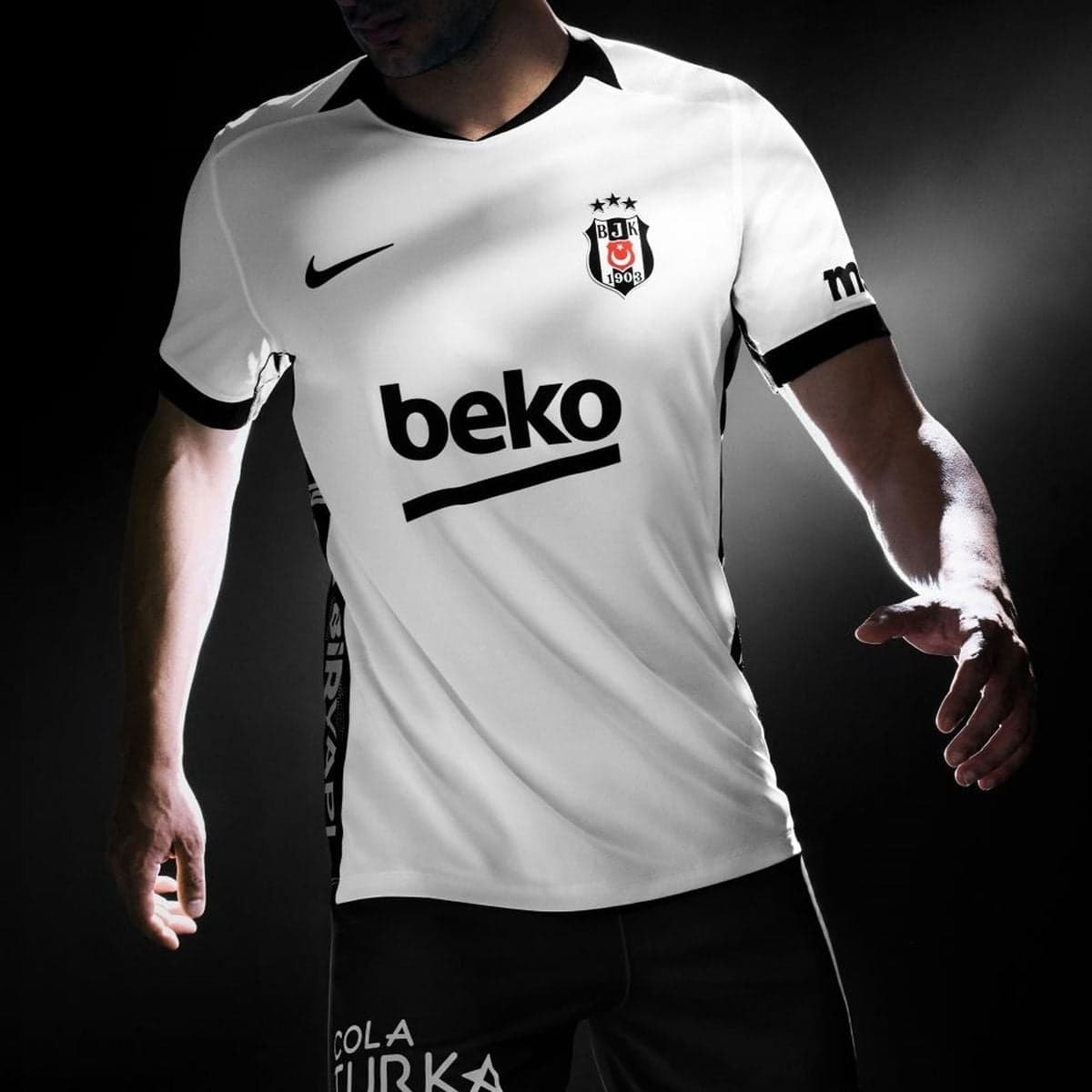 Beşiktaş'tan 2026-2027 Sezonu Formalarına Tüpraş Stadyumu'nda Görkemli Tanıtım