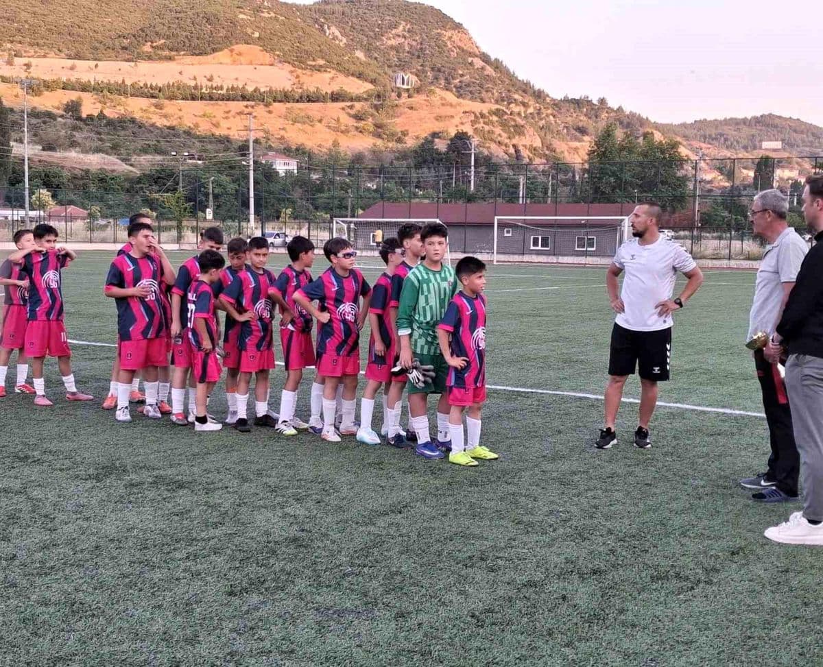 Bilecik U12 Gençler Ligi Şampiyonu 4 Eylülspor: Minik Kramponların Büyük Sevinci