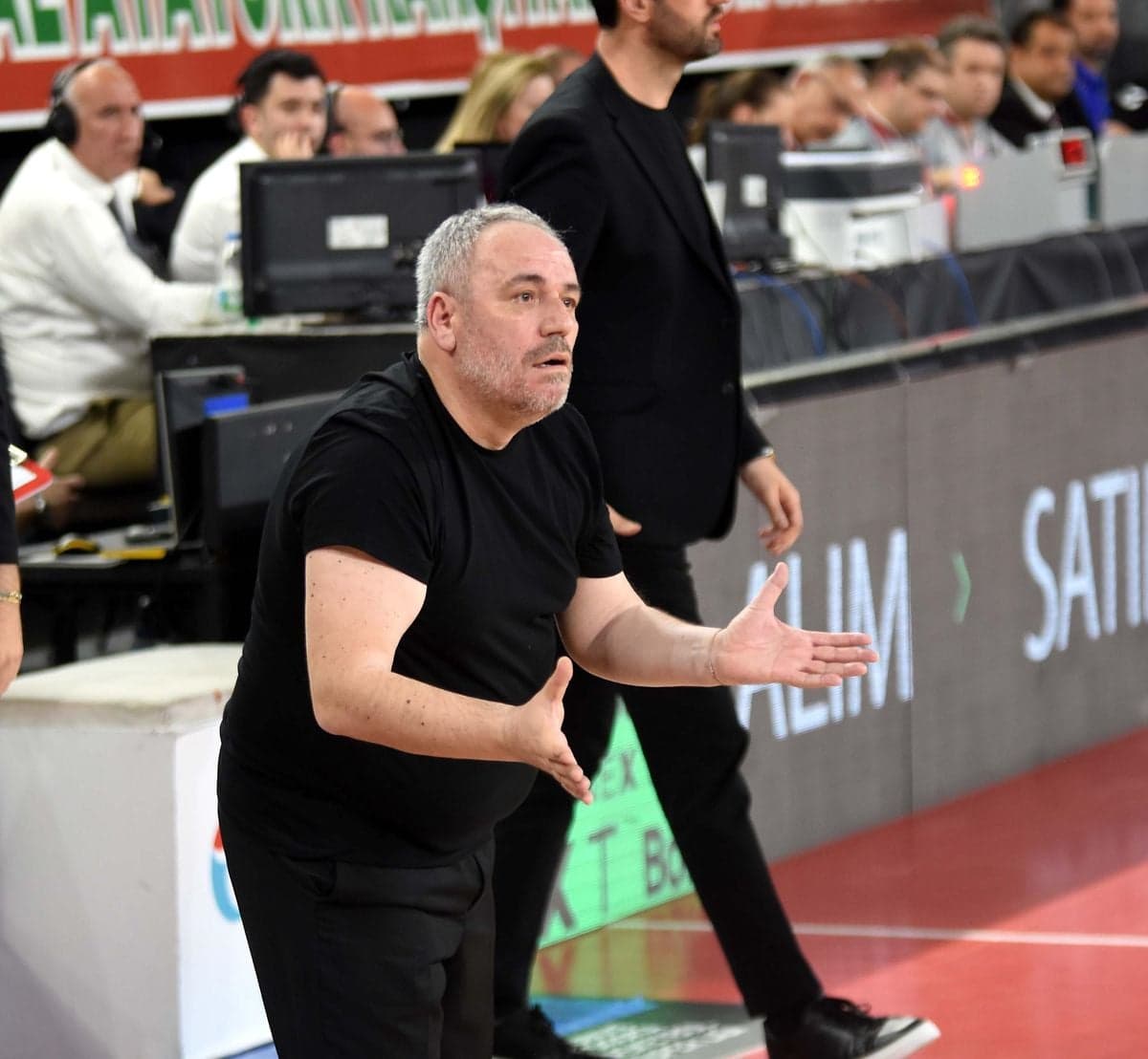 Karşıyaka Basketbol'da Ahmet Kandemir ile Kritik Görüşme: Gelecek Planları Masada