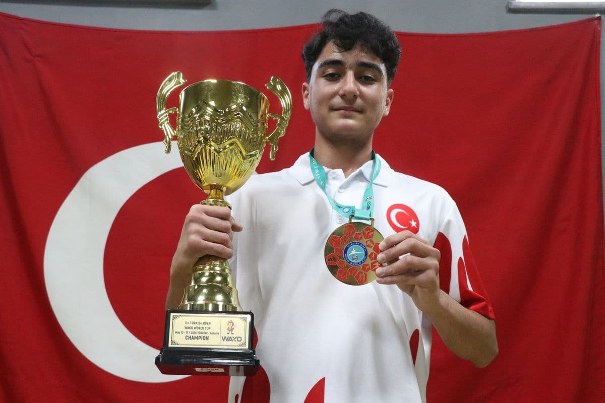 Kayserili Genç Kickbokscu Cafer Ahmet Uysal Dünya Kupası'nda Zirveye Çıktı