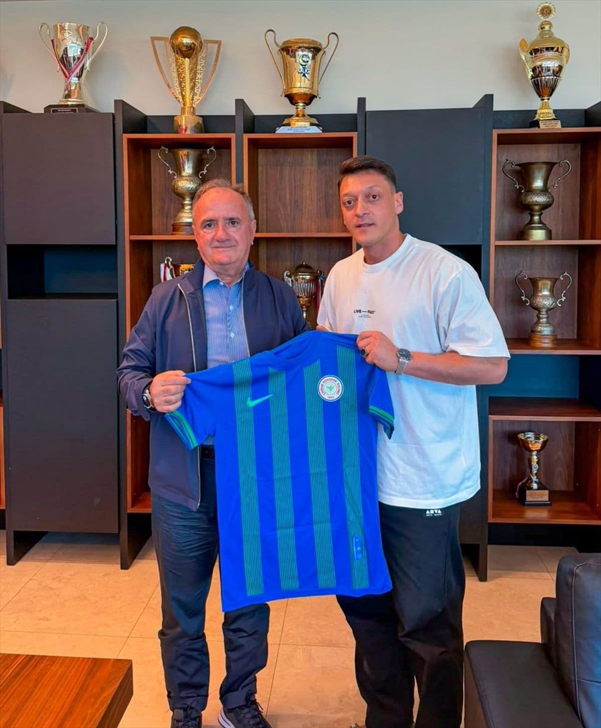 Çaykur Rizespor'dan Altyapı Hamlesi: Başkan Saruhan, Mesut Özil ile 'Rizespor Akademi' İçin Bir Araya Geldi