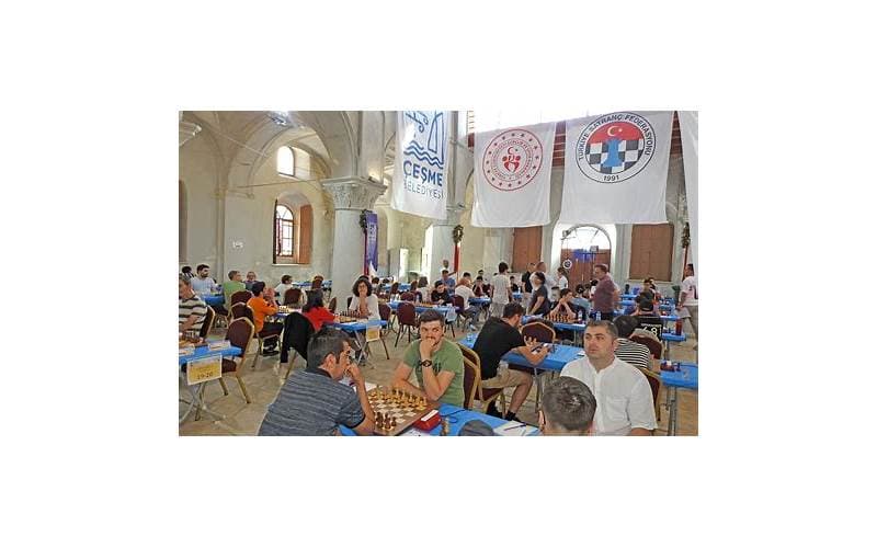 Çeşme Uluslararası Satranç Turnuvası Başladı: 40 Ülkeden 900 Sporcu İzmir'de Mücadele Ediyor