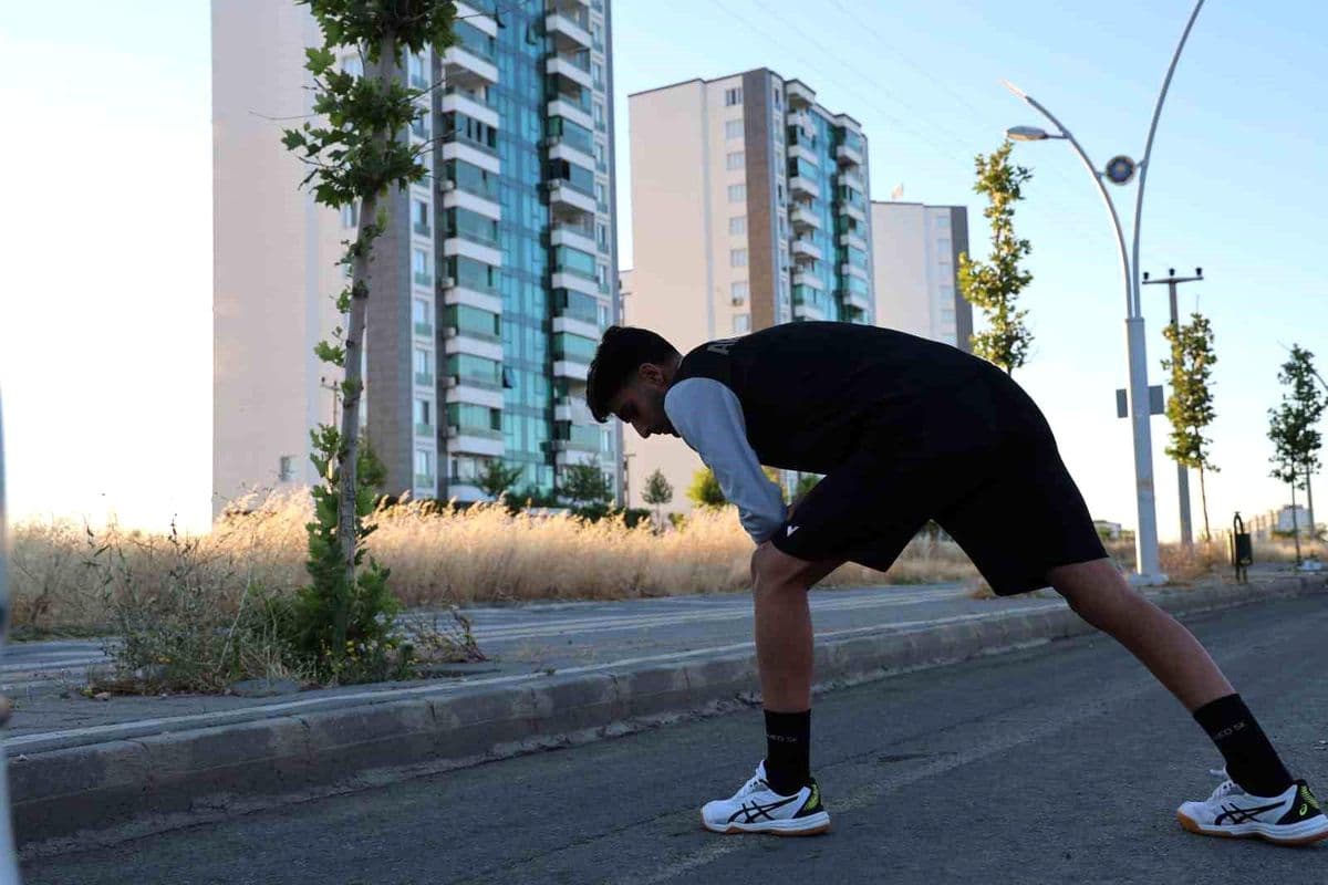 Amed Sportif'in Genç Yıldızı Abdussamed Çapras'tan Sezon Öncesi Şafak Vakti Mesaisi