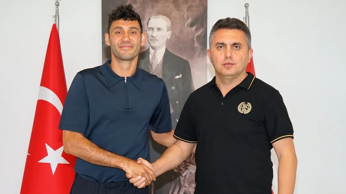 Antalyaspor'dan Kadro İstikrarına Vurgu: Kaptan Veysel Sarı ile Sözleşme Yenilendi