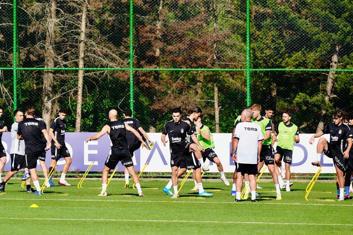 Beşiktaş'ın Slovakya Kamp Kadrosu Açıklandı: Genç Yetenekler Ön Planda