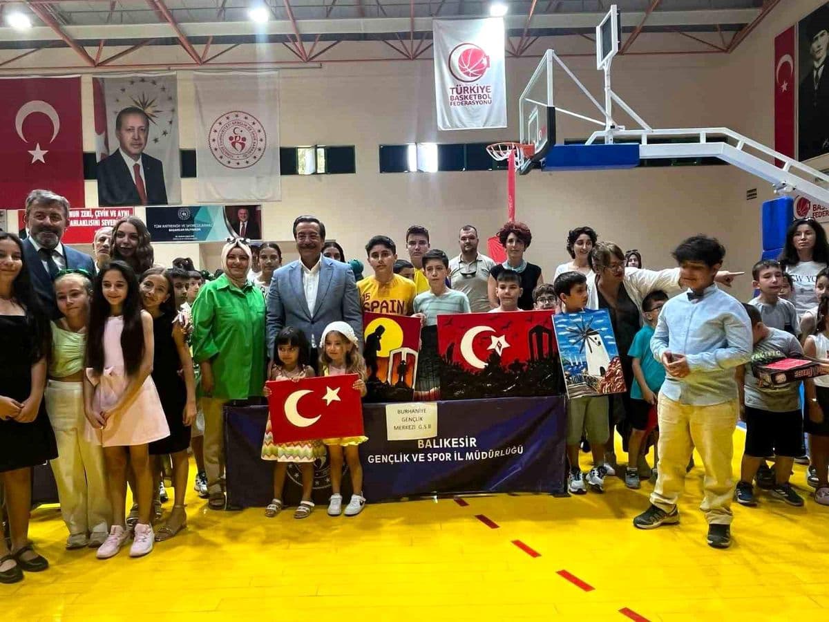 Burhaniye'de Gençlere Yönelik Yaz Spor Okulları ve Kampları Coşkulu Bir Törenle Başladı