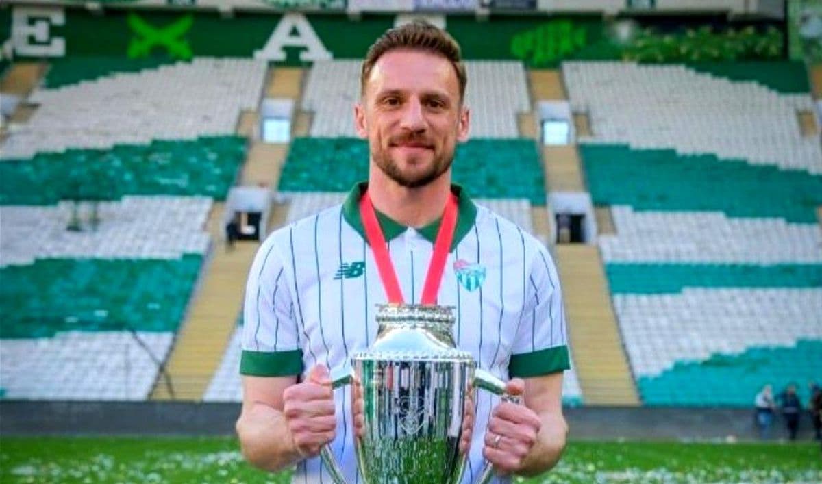 Bursaspor'da Kaleci Anıl Atağ İle Sözleşme Uzatıldı: Hedeflere Yönelik Güçlü Hamle