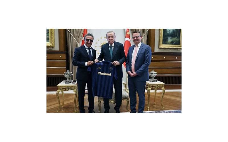 Chobani Kurucusu Hamdi Ulukaya'dan Fenerbahçe'ye Anlamlı Ziyaret: Yeni Sezon Ortaklığı ve Taraftar Buluşması