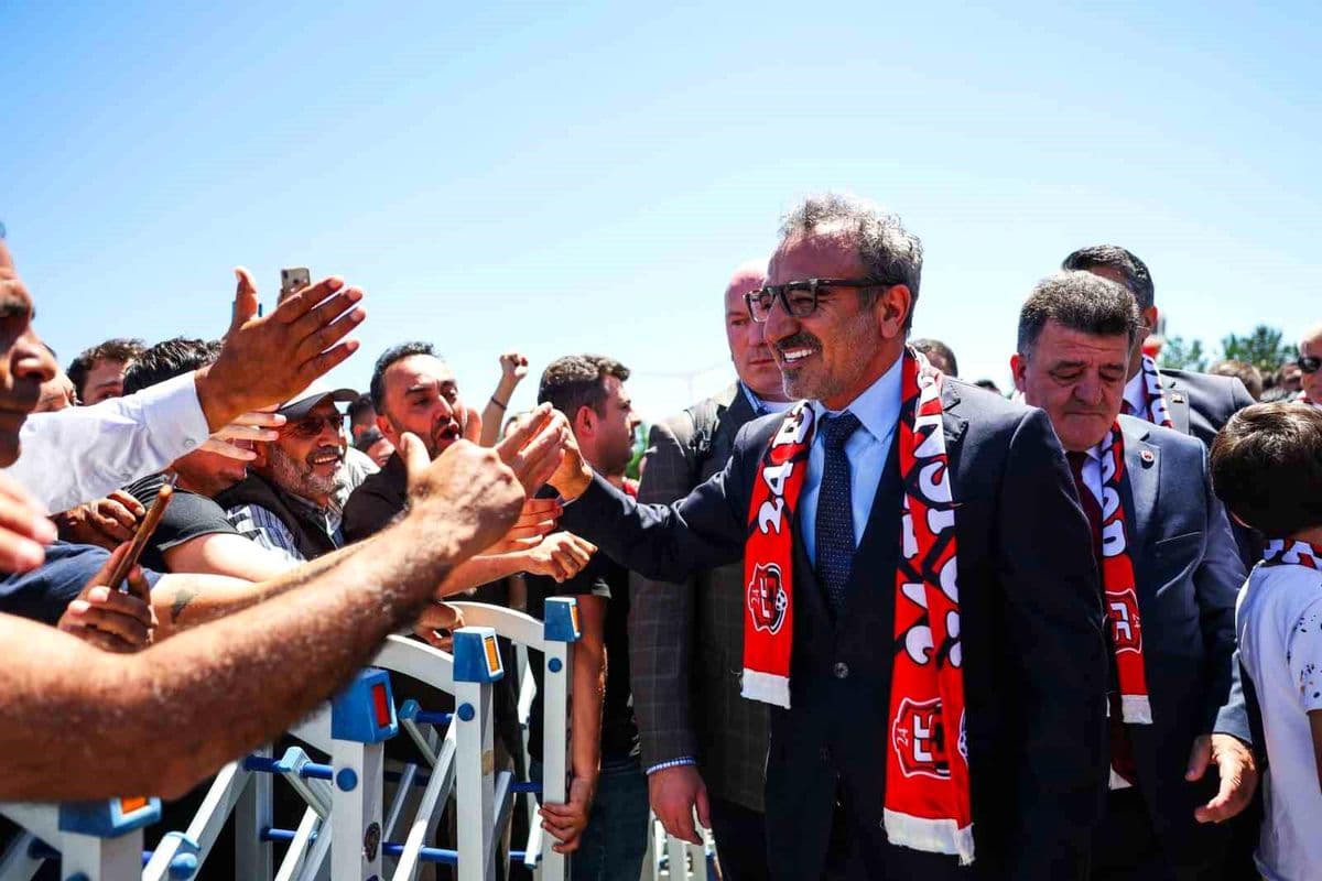 Chobani Kurucusu Hamdi Ulukaya, Memleketi Erzincan'da Coşkuyla Karşılandı
