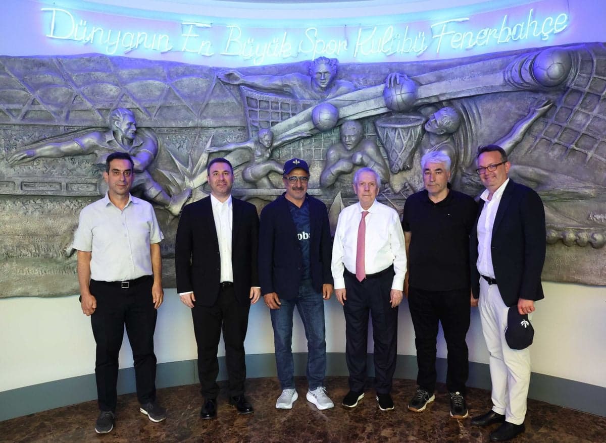 Fenerbahçe, Ana Sponsoru Chobani'nin CEO'su Hamdi Ulukaya'yı Ağırladı: Kulüp Ziyaretinin Detayları