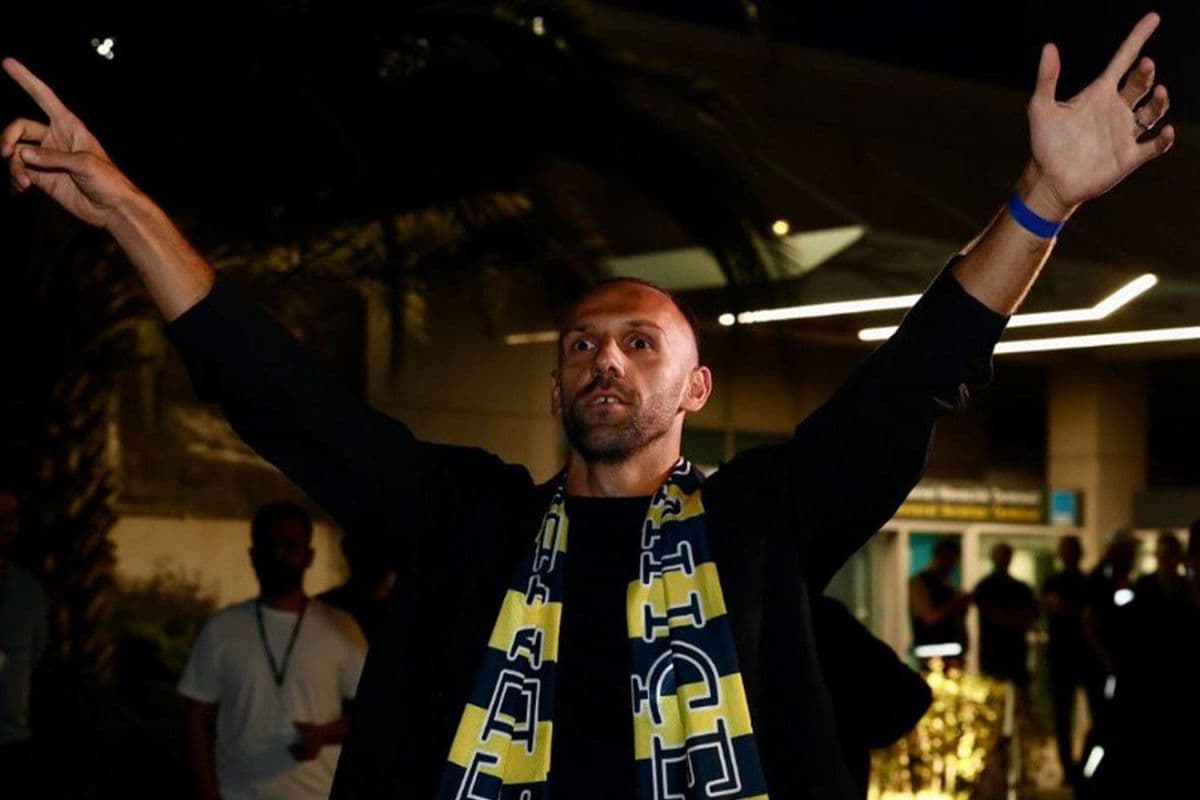 Fenerbahçe'de Yıldız Oyuncu Talisca, Ağrıları Nedeniyle Tedbir Amaçlı MR'a Girdi