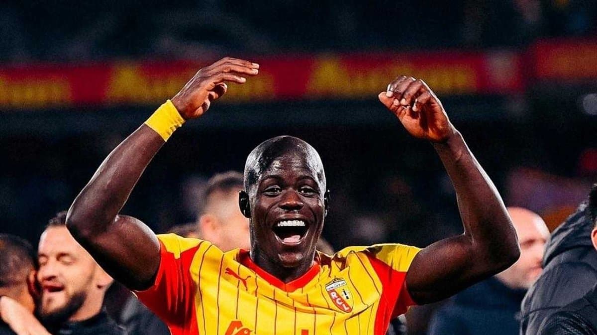 Fenerbahçe'den Malang Sarr Hamlesi: Yeni Teklifle Transfer Görüşmelerinde Kritik Dönemeç