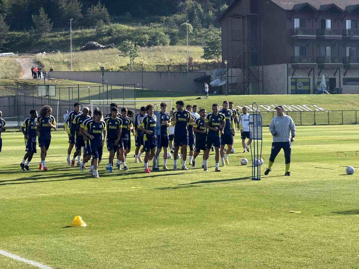 Fenerbahçe, Topuk Yaylası Kampında İkinci Antrenmanını Tamamladı: Kondisyon ve Pas Çalışmaları Gündemde