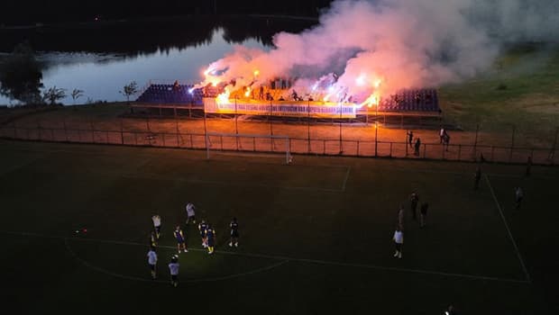 Fenerbahçe'ye Topuk Yaylası'nda Gece Saatlerinde Taraftar Desteği: Hazırlıklara Coşkulu Katkı