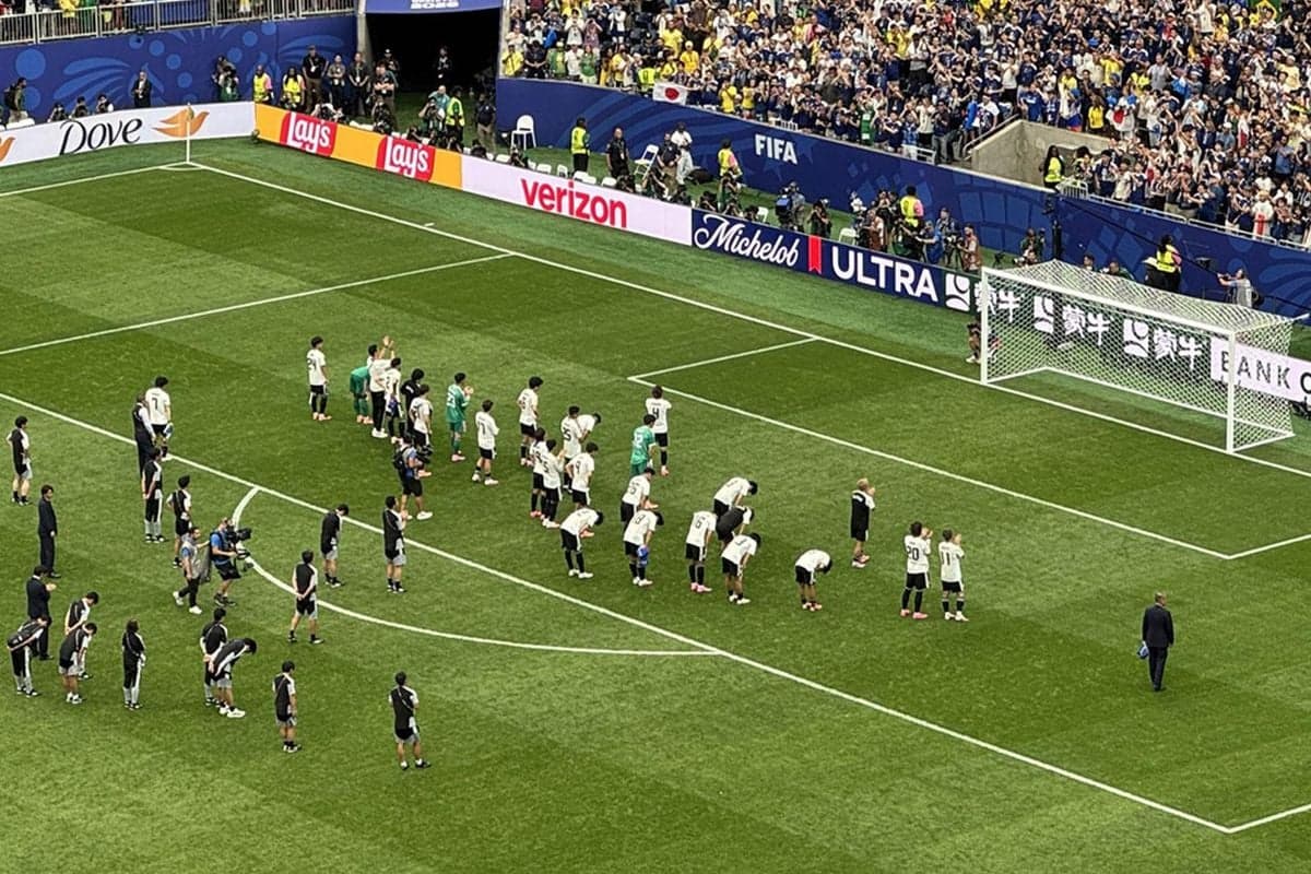 Japon Futbolculardan Dünya Kupası Elenmesi Sonrası Taraftarlara Duygusal Özür: Bir Teşekkür Geleneği