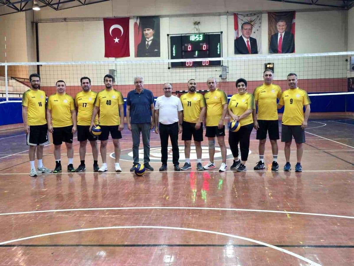 Köşk MEM, Aydın Kurumlar Arası Voleybol Turnuvası'nda Yarı Finale Yükseldi