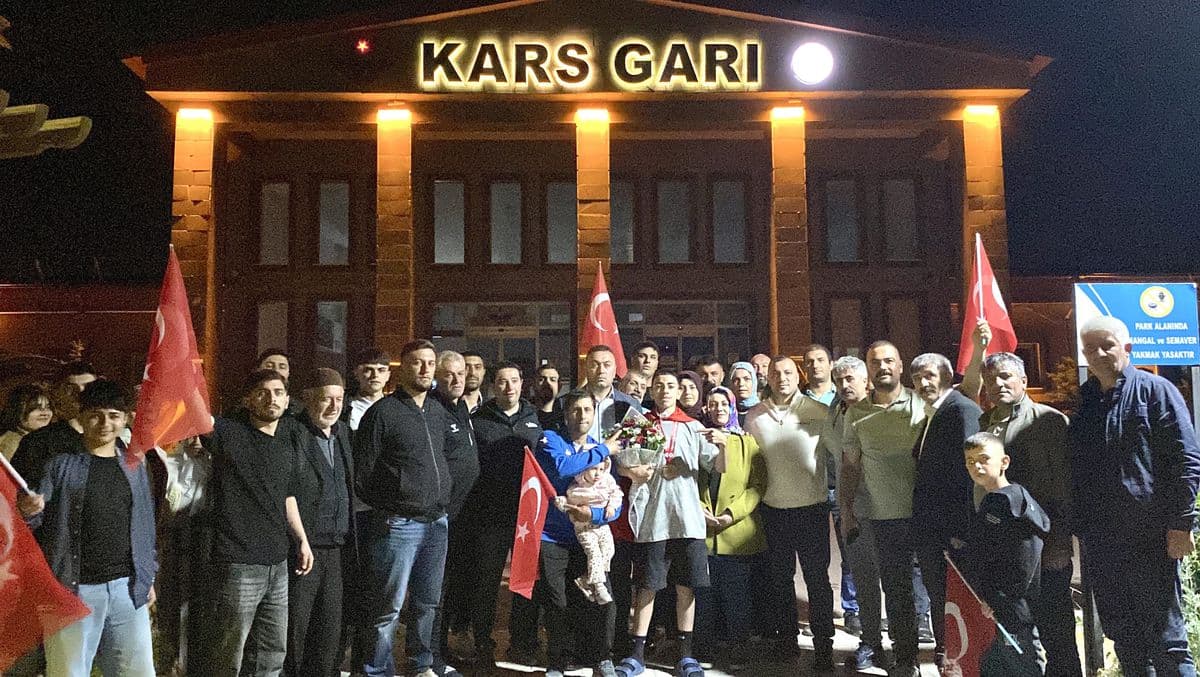Kars'ın Yeni Boks Yıldızı İbrahim Müçük, Türkiye Şampiyonu Unvanıyla Avrupa'ya Göz Kırpıyor