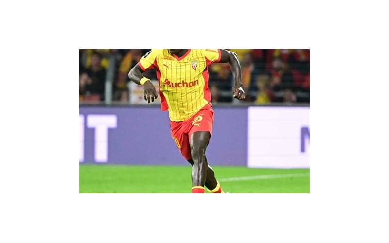 Lens, Tecrübeli Stoper Malang Sarr ile Yollarını Ayırdı: Fransız Kulübünde Yeni Dönem