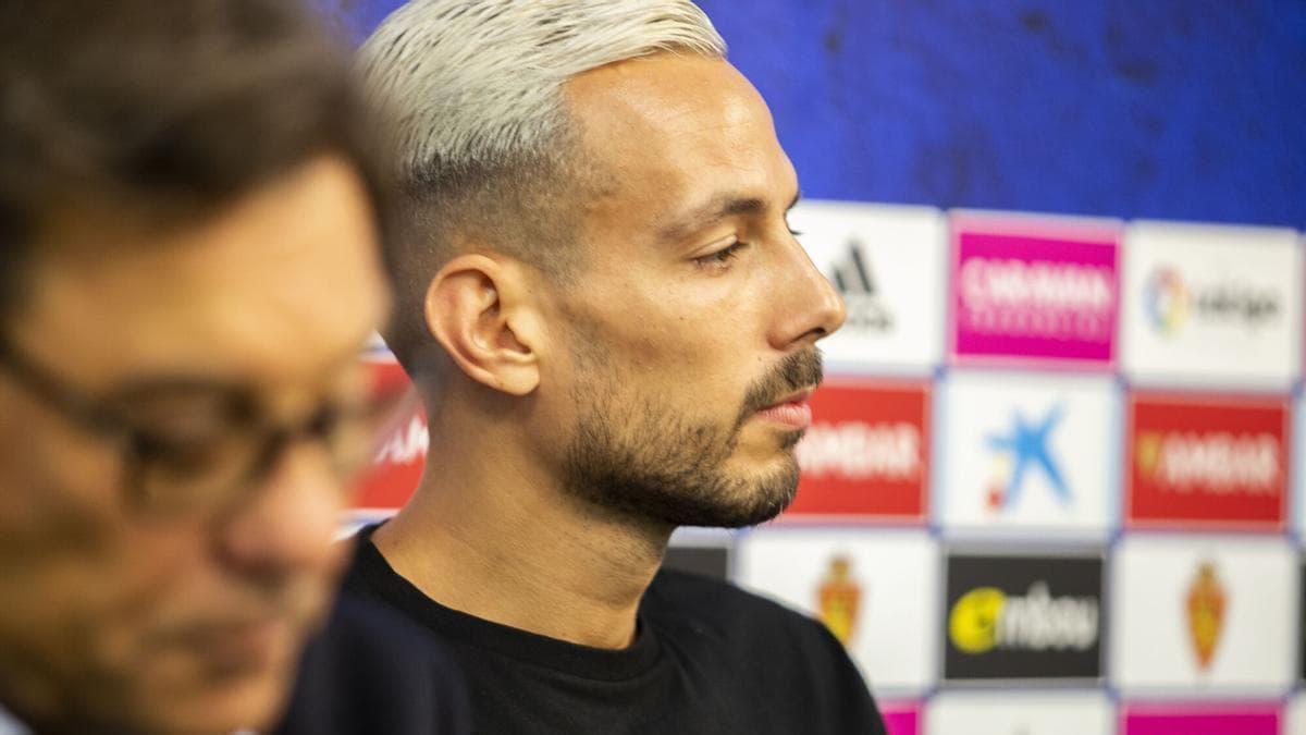 Manu Molina'nın Promosyon Sonrası Ayrılığı ve Primera RFEF Transfer Pazarındaki Yoğun Hareketlilik