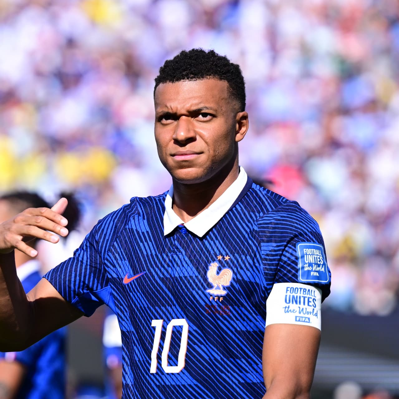 Mbappe'den Dünya Kupası'nda Çifte Şov: Fransa Son 16'da, Gol Krallığı Yarışı Kızıştı