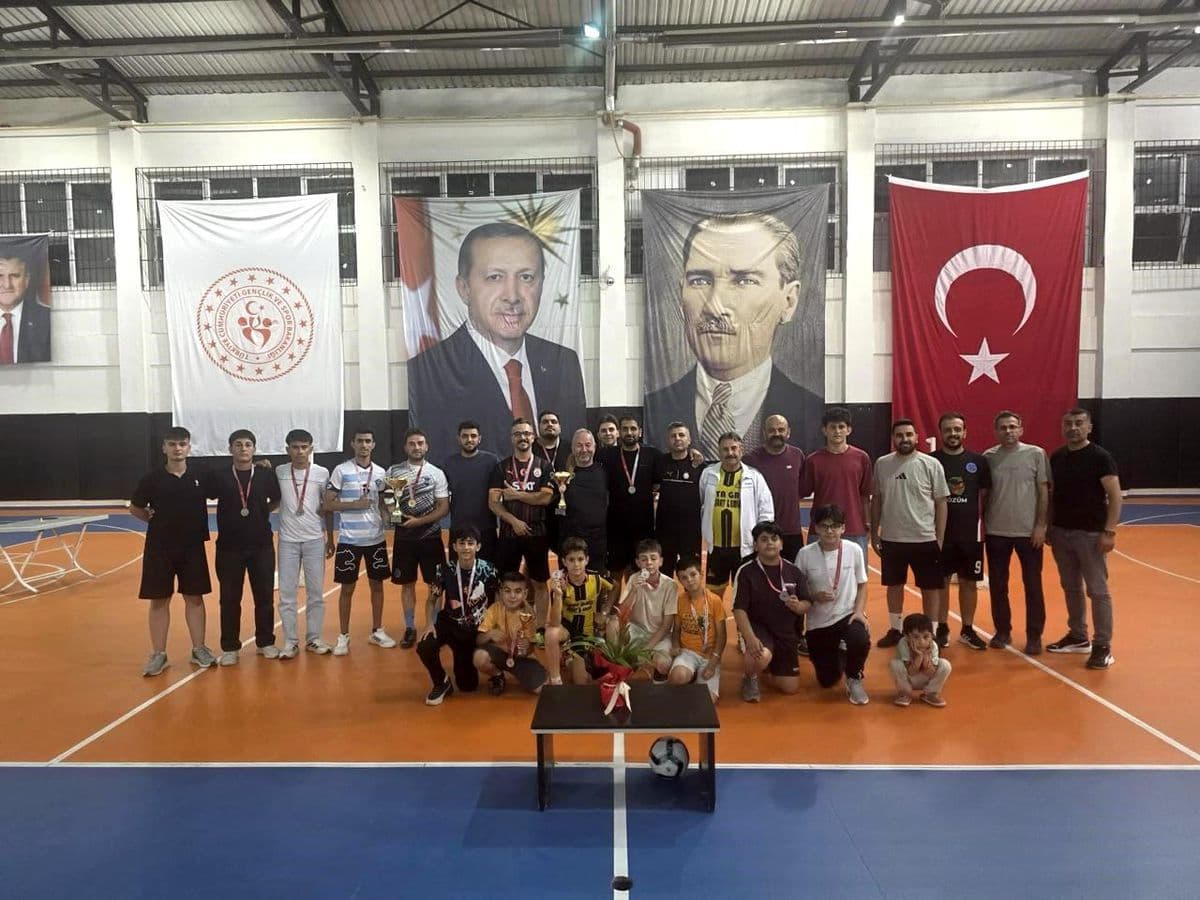 Pozantı'da İlk Ayak Tenisi Turnuvası Coşkusu: Yoğun Katılımla Başarılı Bir Organizasyon