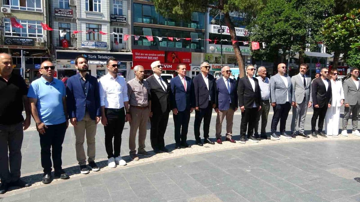 Samsunspor, 61. Kuruluş Yıldönümünü Atatürk Anıtı'nda Vefa ve Umutla Kutladı