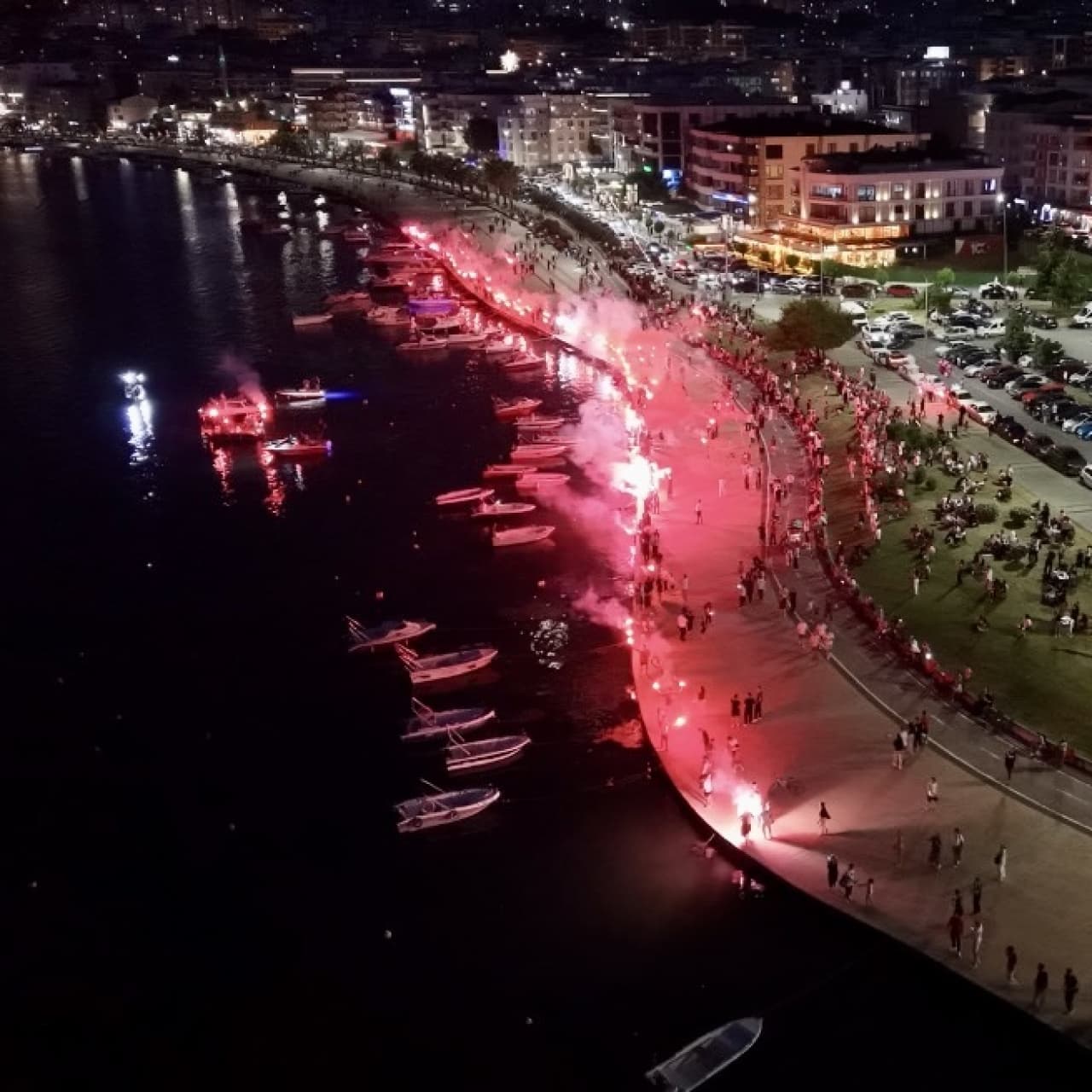 Samsunspor'un 61. Yıl Dönümü Taraftarların Meşale Şöleniyle Kutlandı