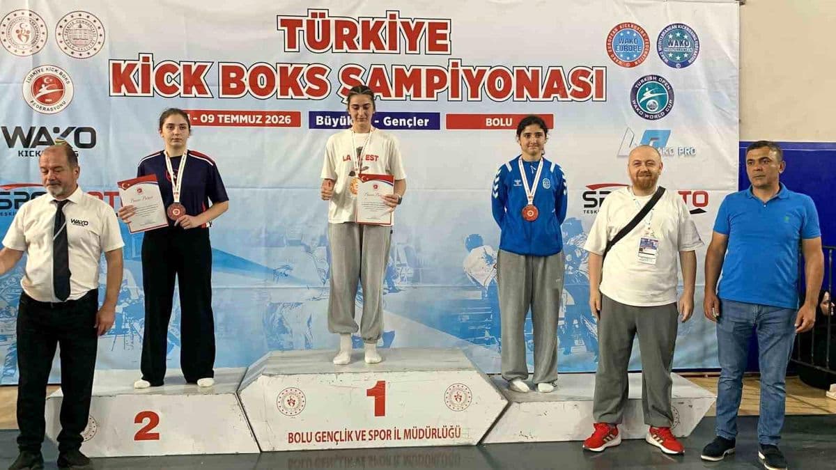 Termeli Genç Sporcu Göknur Gülten, Kick Boks Türkiye Şampiyonu Oldu