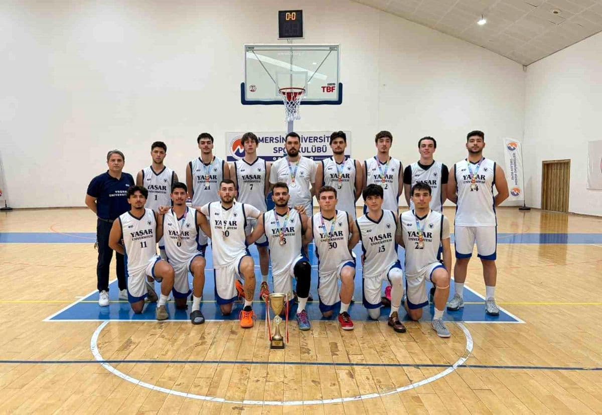 Yaşar Üniversitesi Erkek Basketbol Takımı ÜNİLİG'de Türkiye İkincisi Oldu