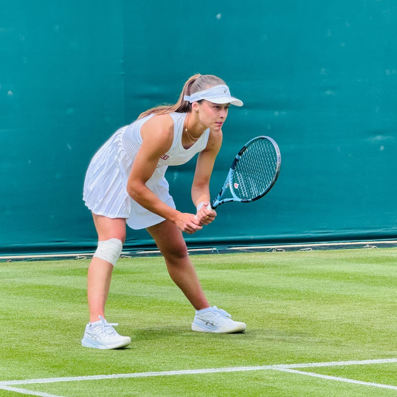 Zeynep Sönmez, Wimbledon'daki İlk Tur Engeli Ann Li'yi Aşarak İkinci Tura Yükseldi