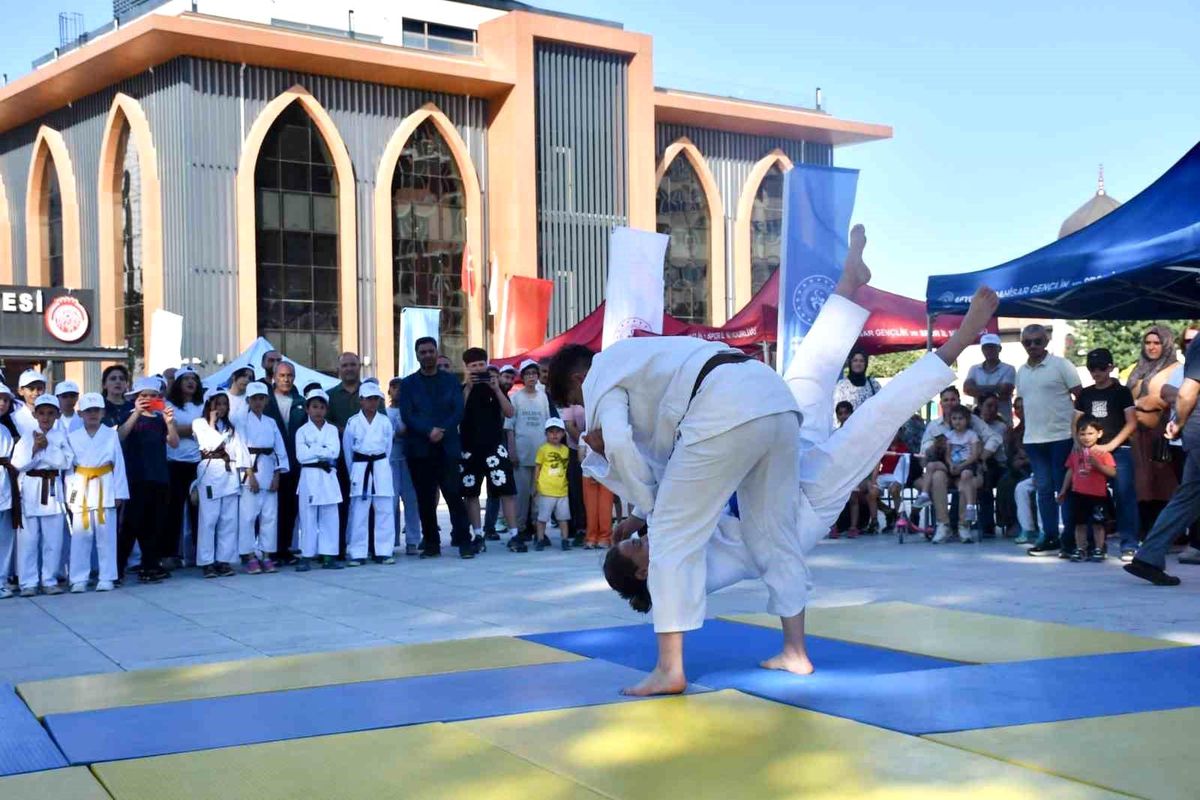 Afyonkarahisar'da GSB Spor ve Engelsiz Spor Okulları Coşkulu Açılışla Başladı