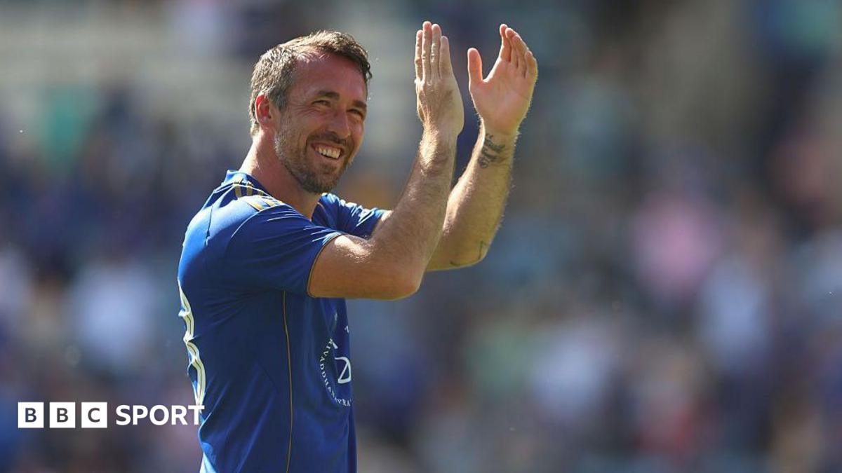 Christian Fuchs'tan Futbol Sahalarından Kriket Meydanlarına Şaşırtıcı Geçiş: Emeklilikte Vuruş Resitali