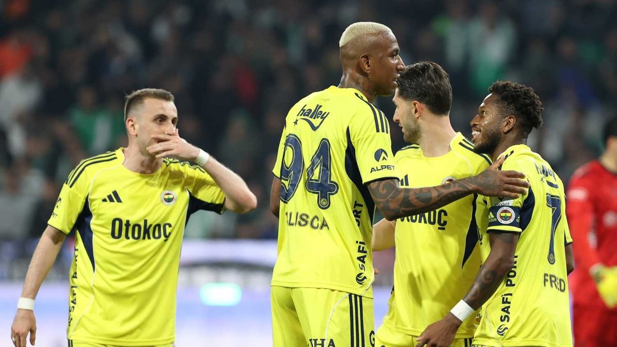 Fenerbahçe'de Çarpıcı İddia: Yıldız Futbolcudan Ayrılık Mesajı Niteliğinde Sözler Gündemde